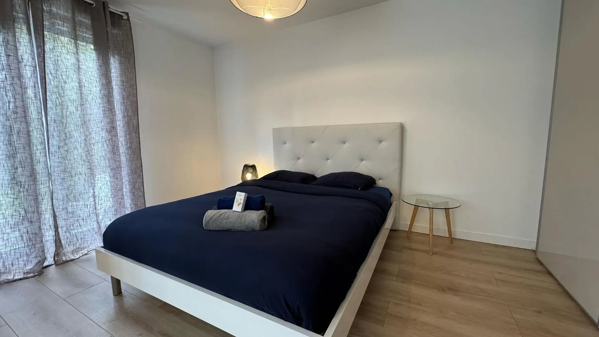 Beautiful Renovated 2 Room Garden Box Eurexpo-Lyon- Stadium Bron Apartment