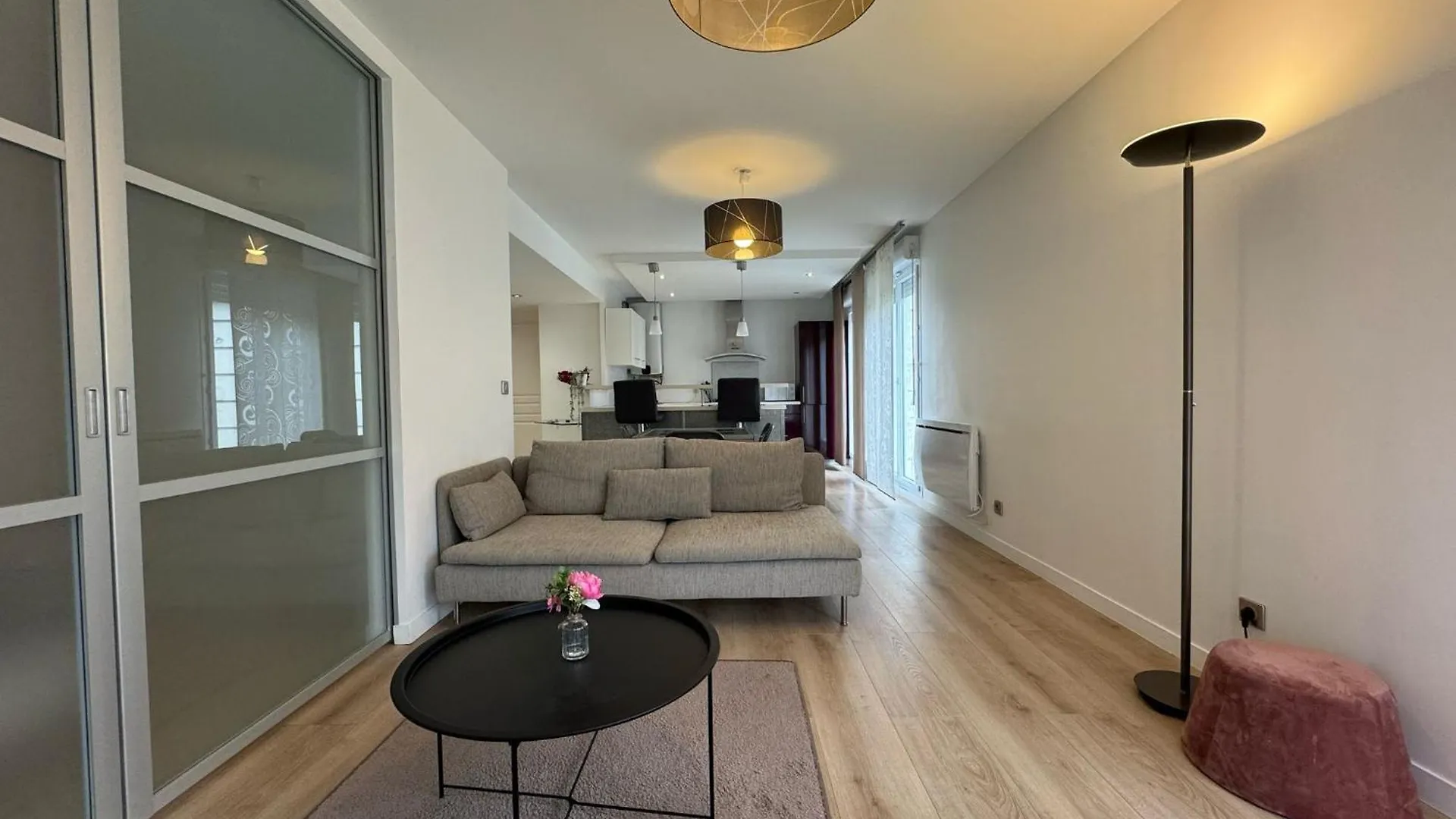 Beautiful Renovated 2 Room Garden Box Eurexpo-Lyon- Stadium Bron 0*,  France