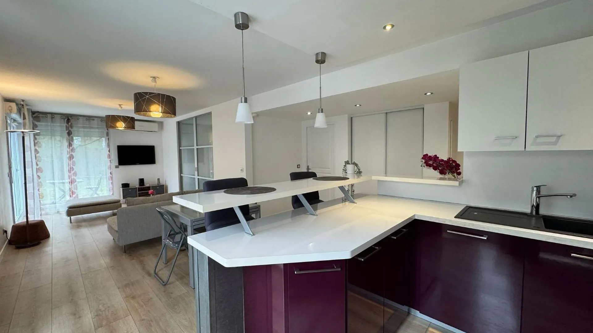 Apartment Beautiful Renovated 2 Room Garden Box Eurexpo-Lyon- Stadium Bron France