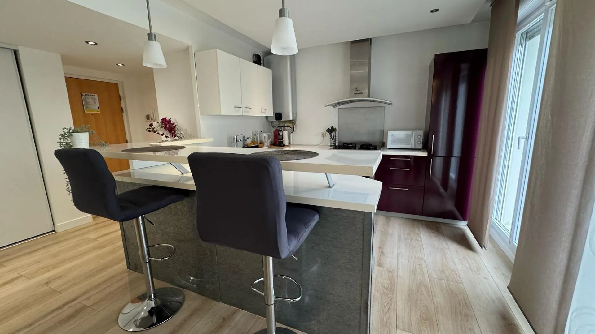 Beautiful Renovated 2 Room Garden Box Eurexpo-Lyon- Stadium Bron