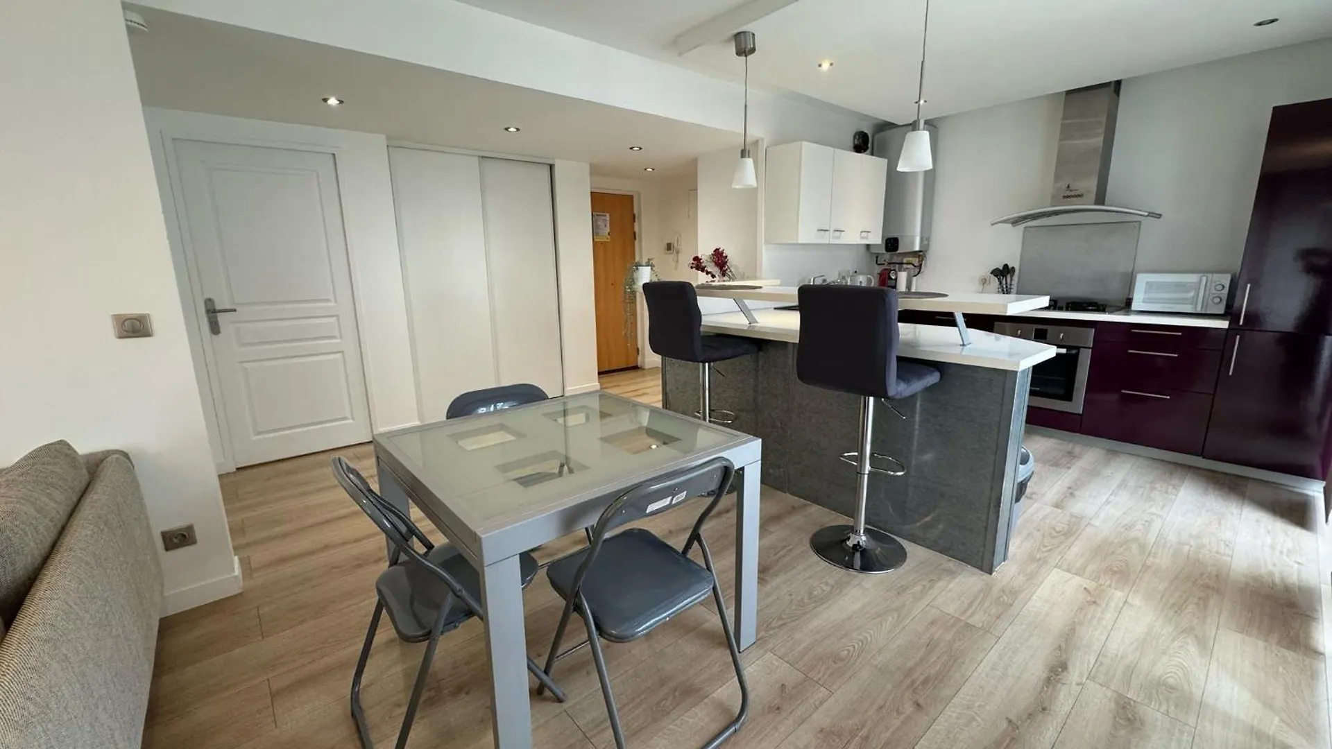 Beautiful Renovated 2 Room Garden Box Eurexpo-Lyon- Stadium Bron