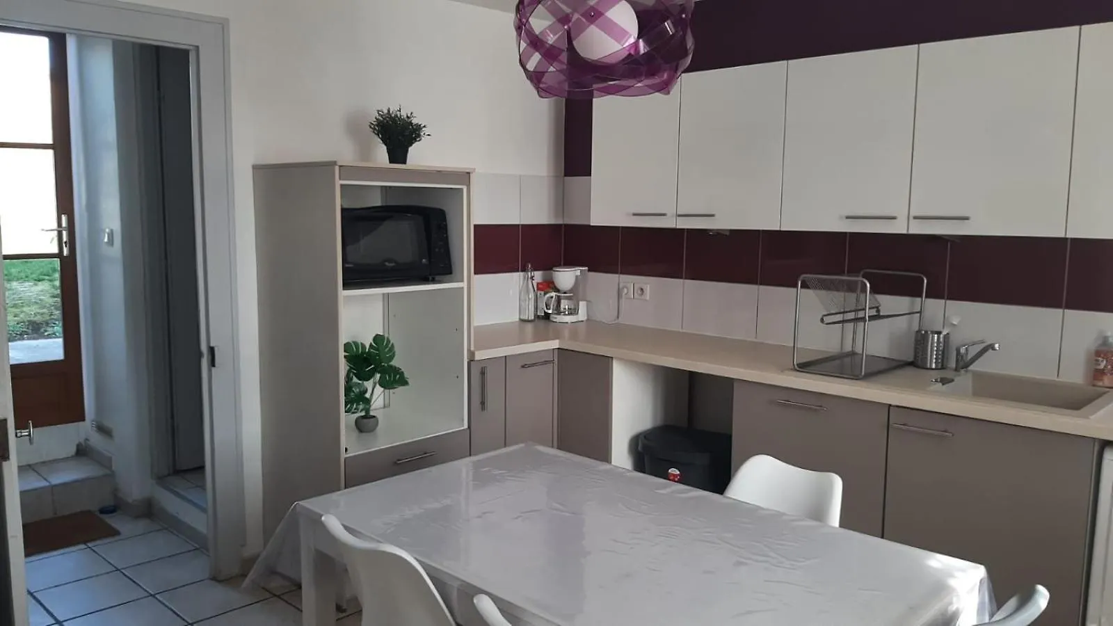 Apartment Beautiful Renovated 2 Room Garden Box Eurexpo-Lyon- Stadium Bron France