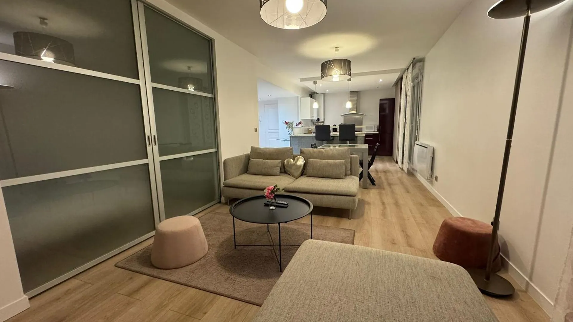 Beautiful Renovated 2 Room Garden Box Eurexpo-Lyon- Stadium Bron 0*,  France
