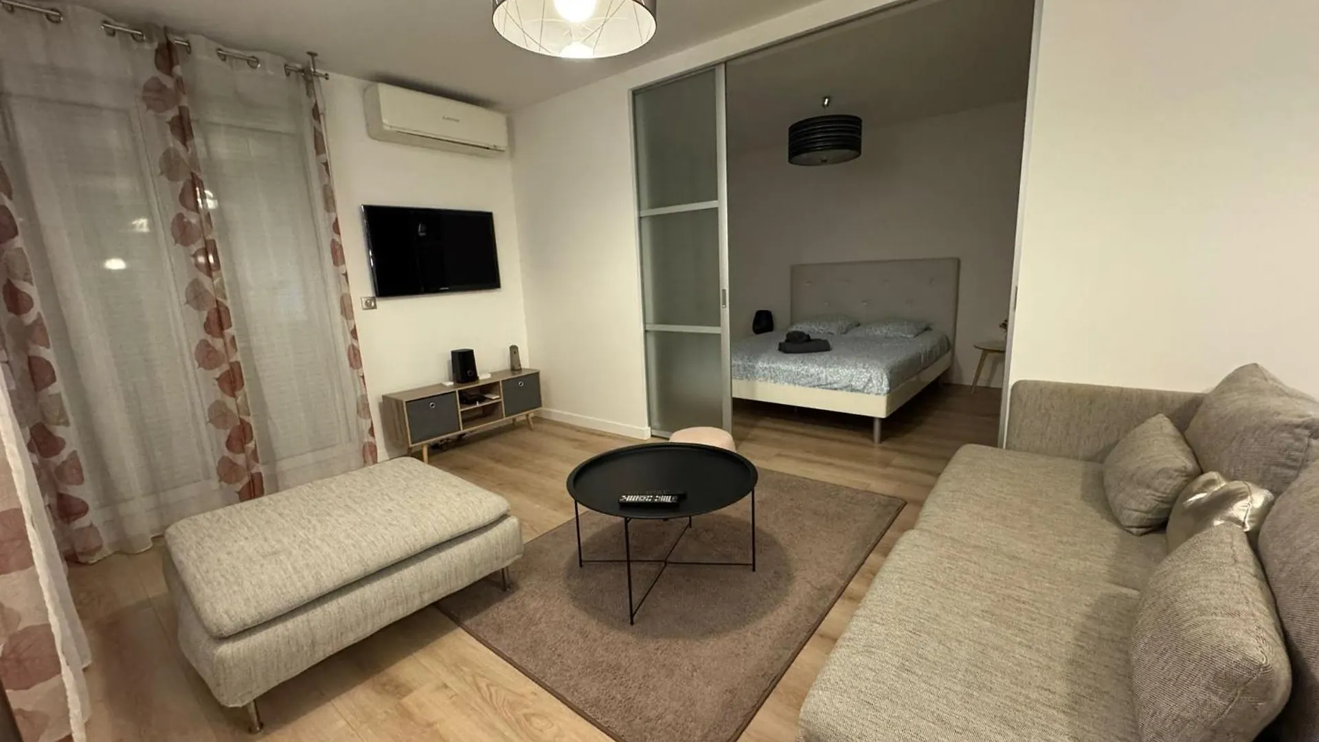 Beautiful Renovated 2 Room Garden Box Eurexpo-Lyon- Stadium Bron