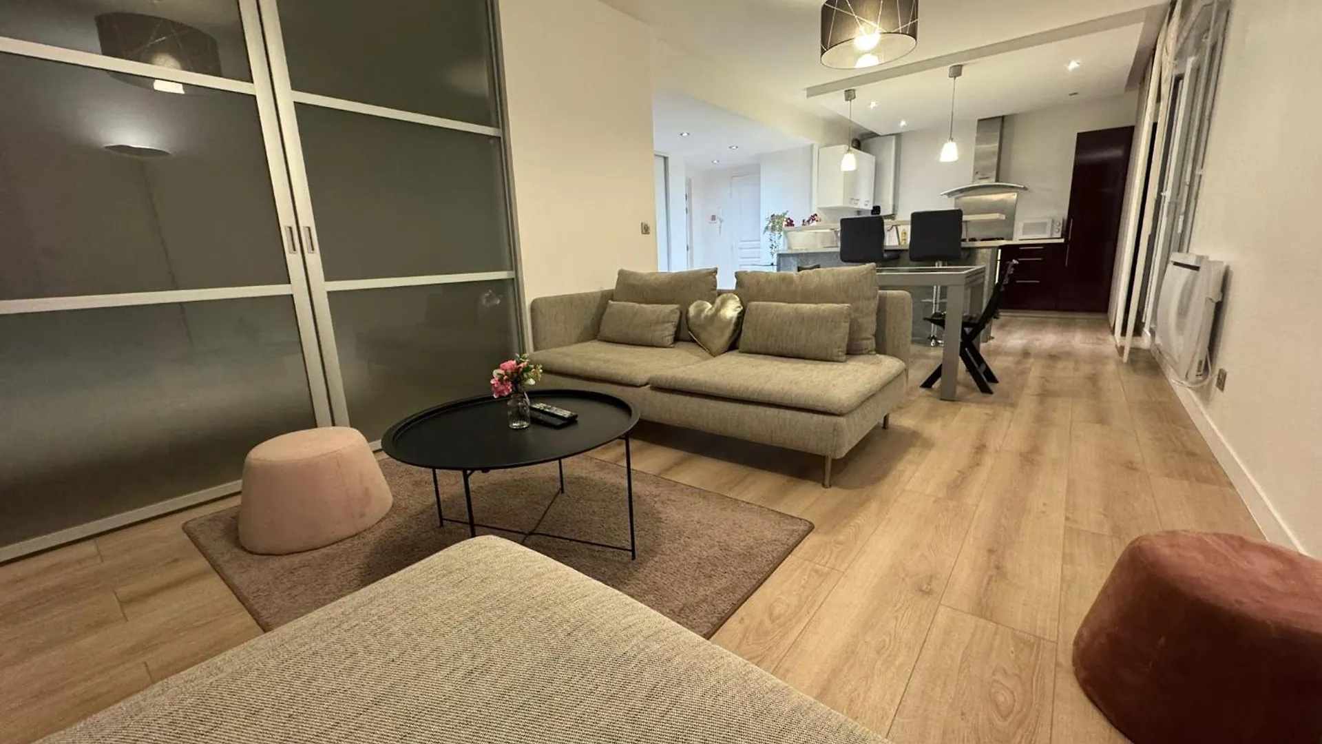 Beautiful Renovated 2 Room Garden Box Eurexpo-Lyon- Stadium Bron