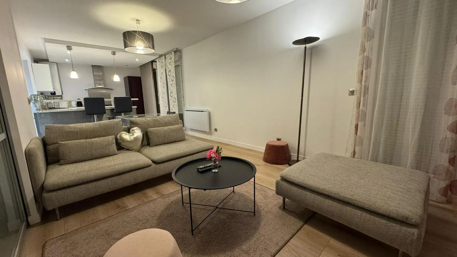 Apartment Beautiful Renovated 2 Room Garden Box Eurexpo-Lyon- Stadium Bron